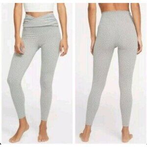 Nike Yoga Dot Print High Twist Waist 7/8 Capri CZ9144-073 Gray Leggings Size M